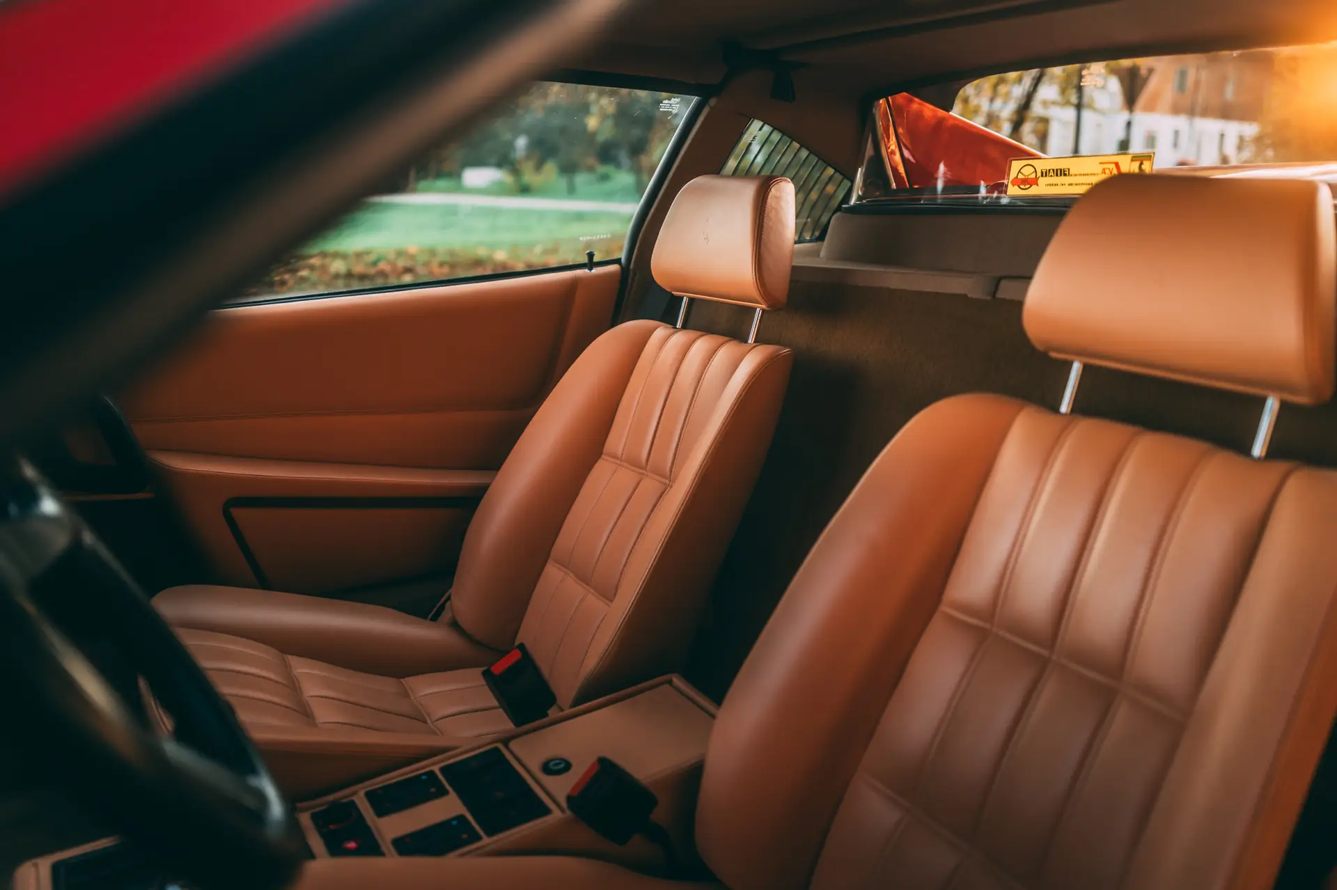 Ferrari-208TurboGTS-1986-rossocorsa-seats