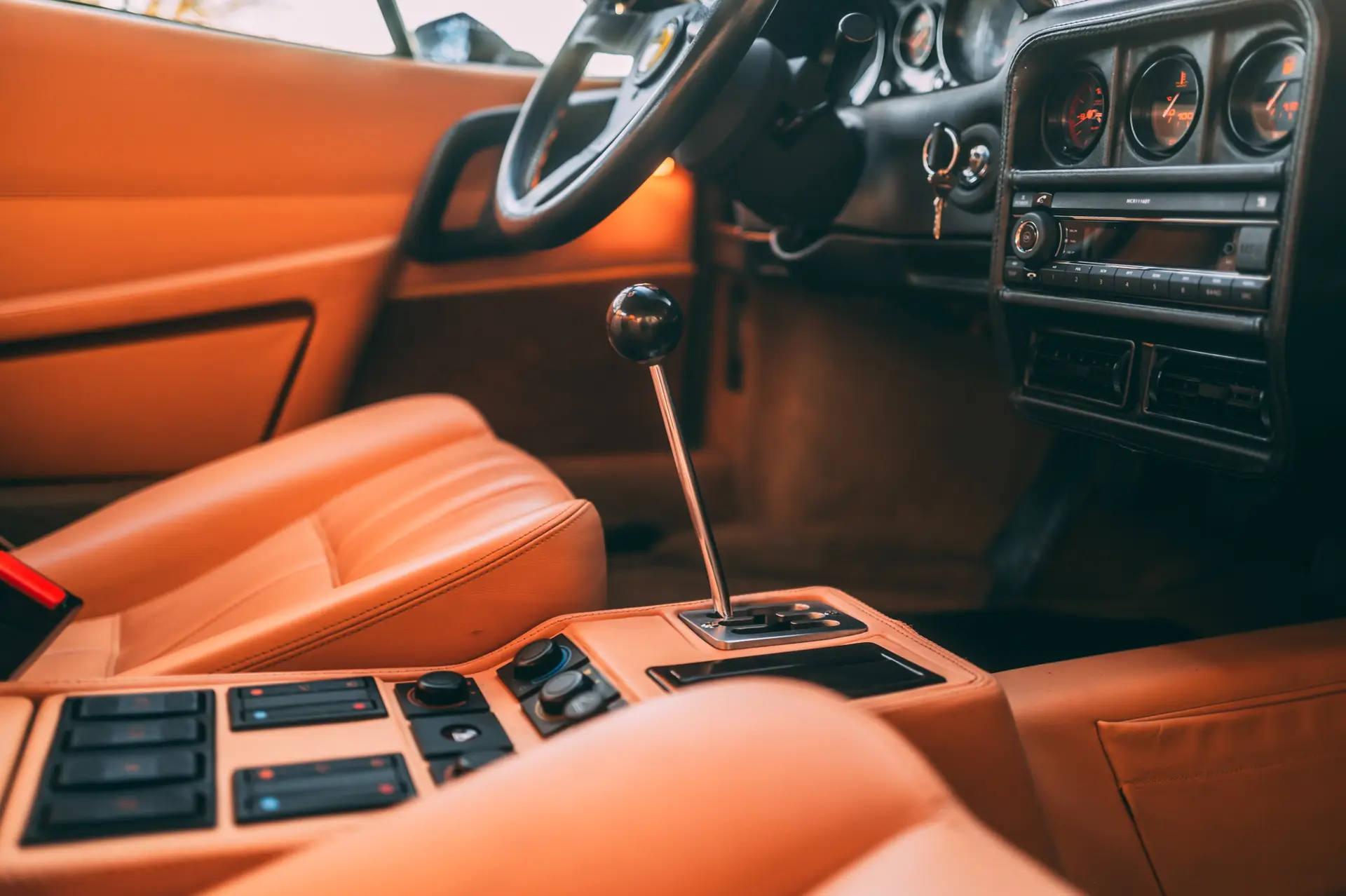 Ferrari-208TurboGTS-1986-rossocorsa-stick