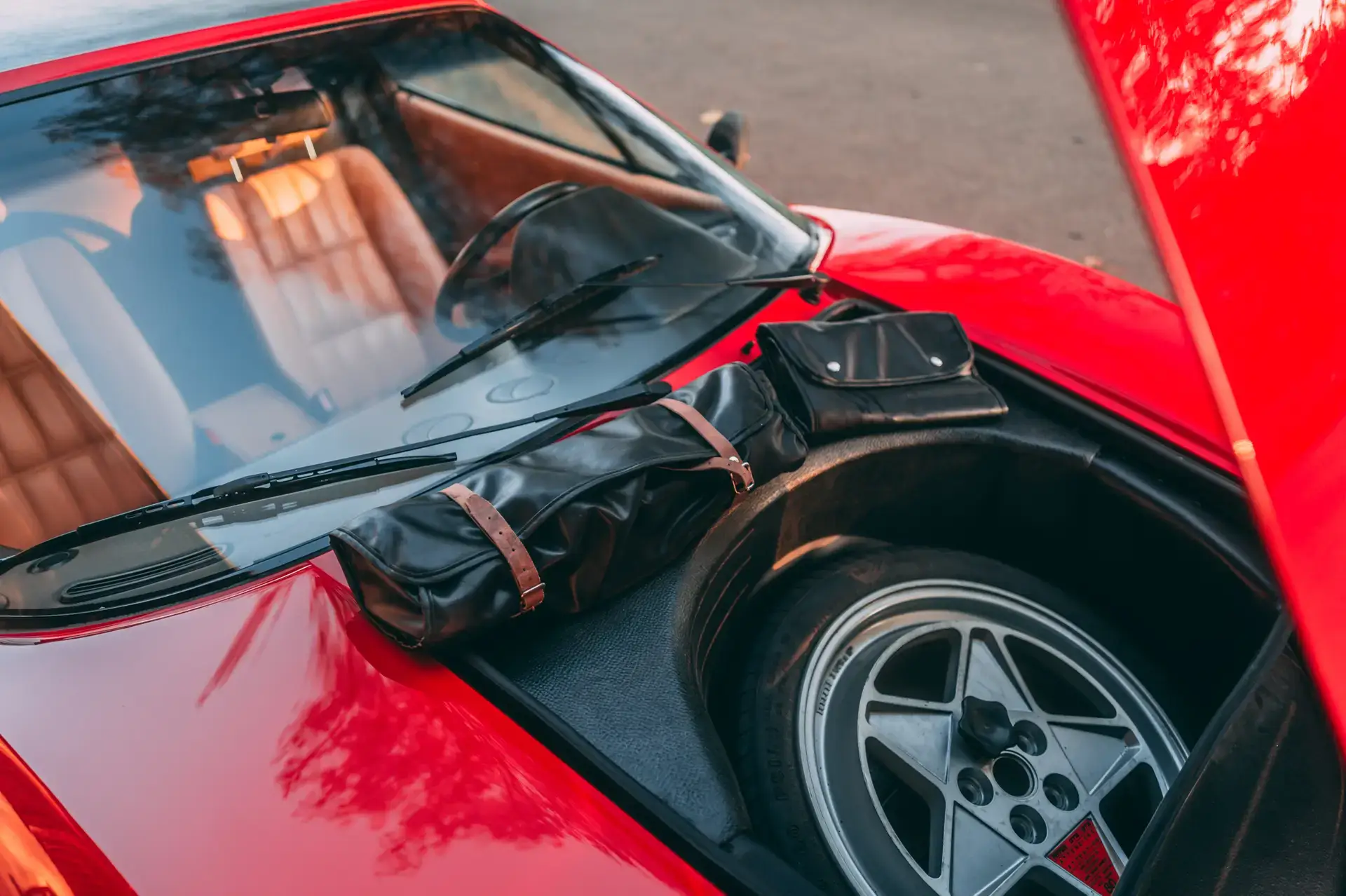 Ferrari-208TurboGTS-1986-rossocorsa-trunk