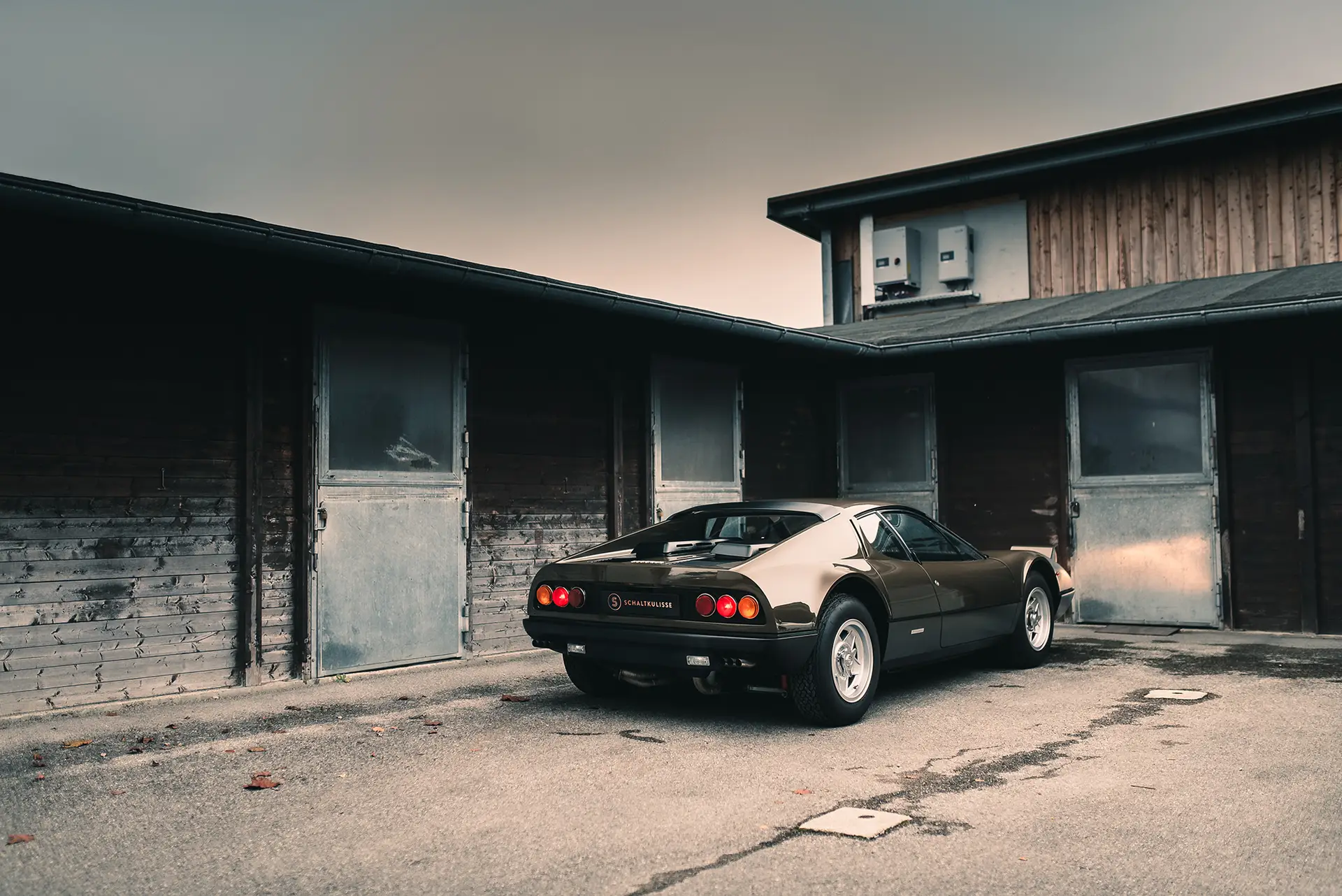 Ferrari-365GT4BB-1974-marronemetallizzato-rearangle