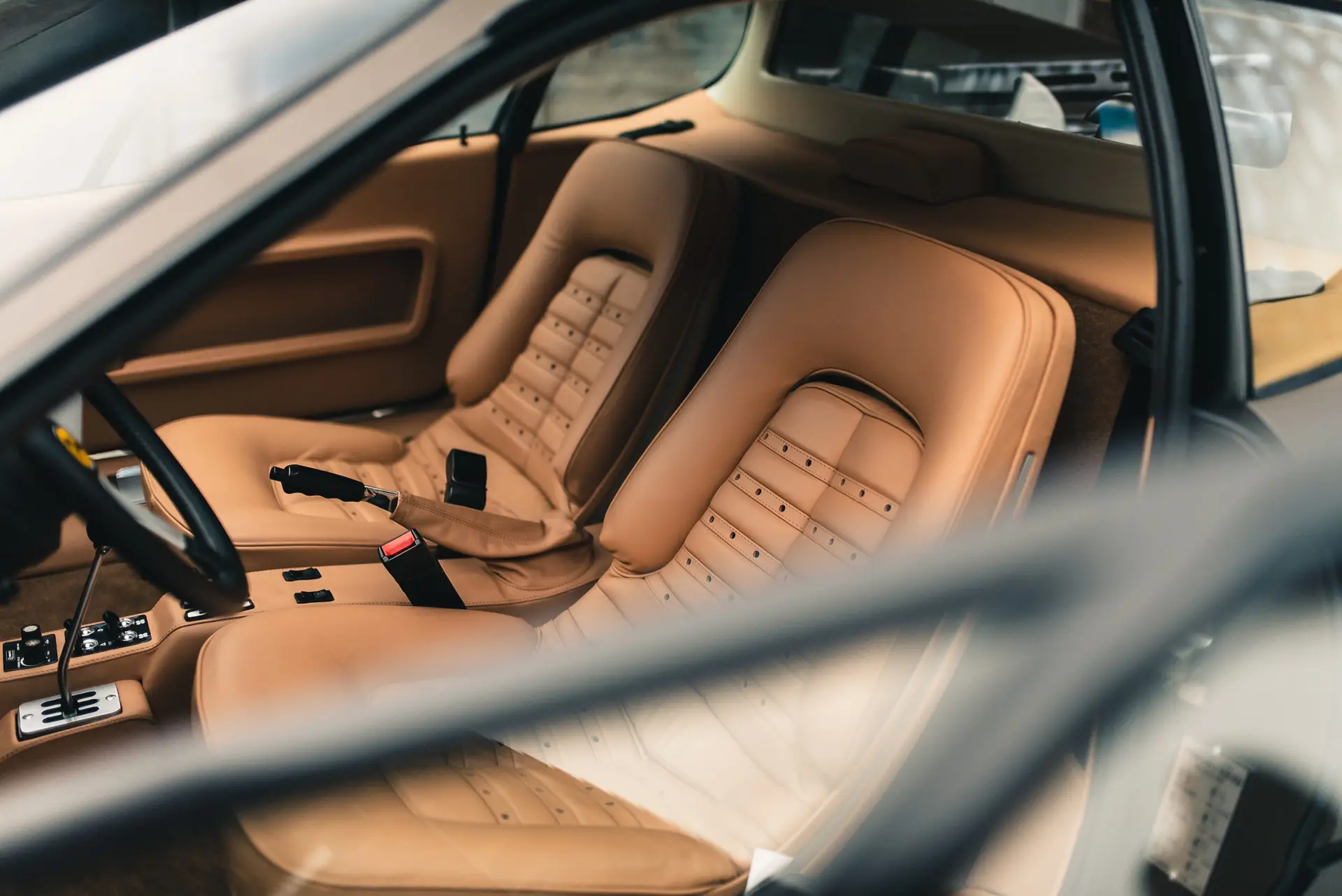 Ferrari-365GT4BB-1974-marronemetallizzato-seats