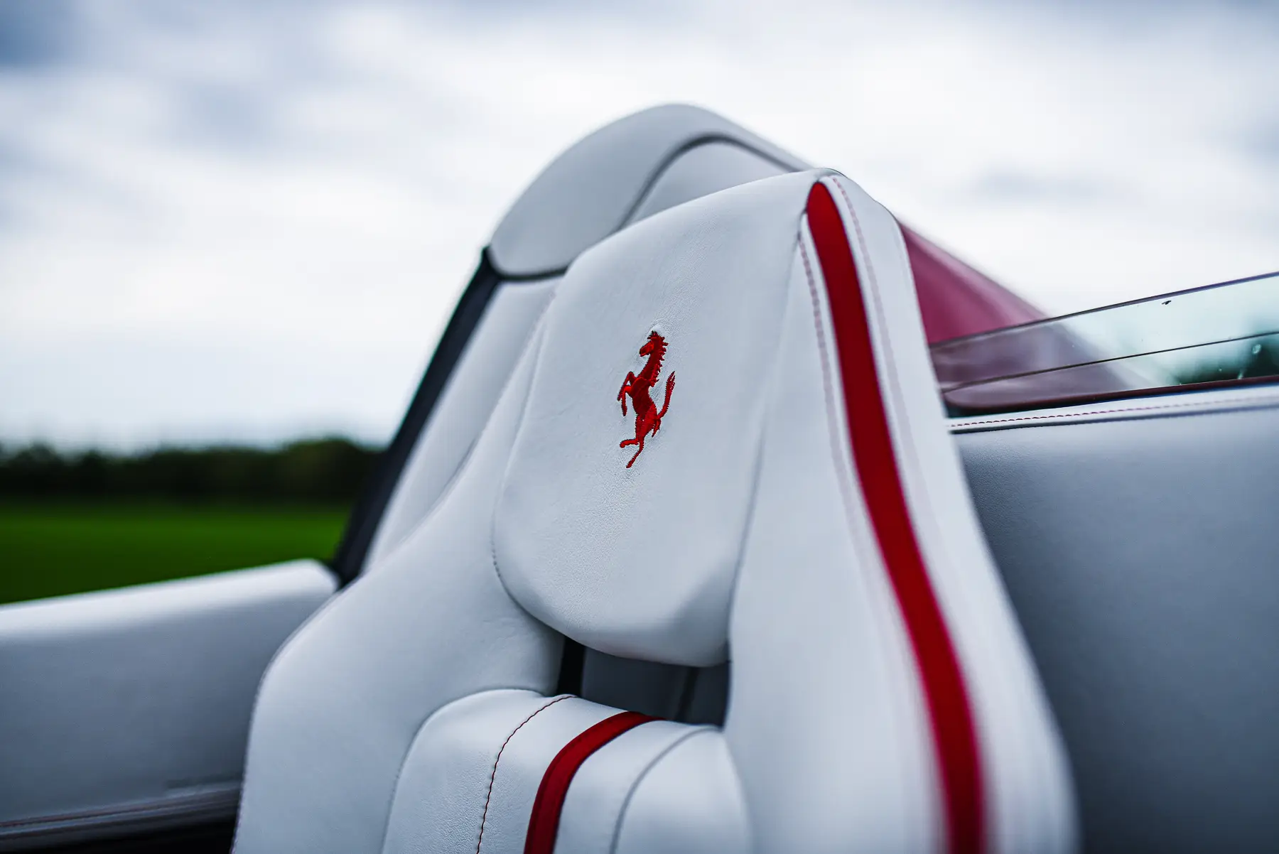 Ferrari-458SpecialeAperta-2015-rossofuoco-seatdetail