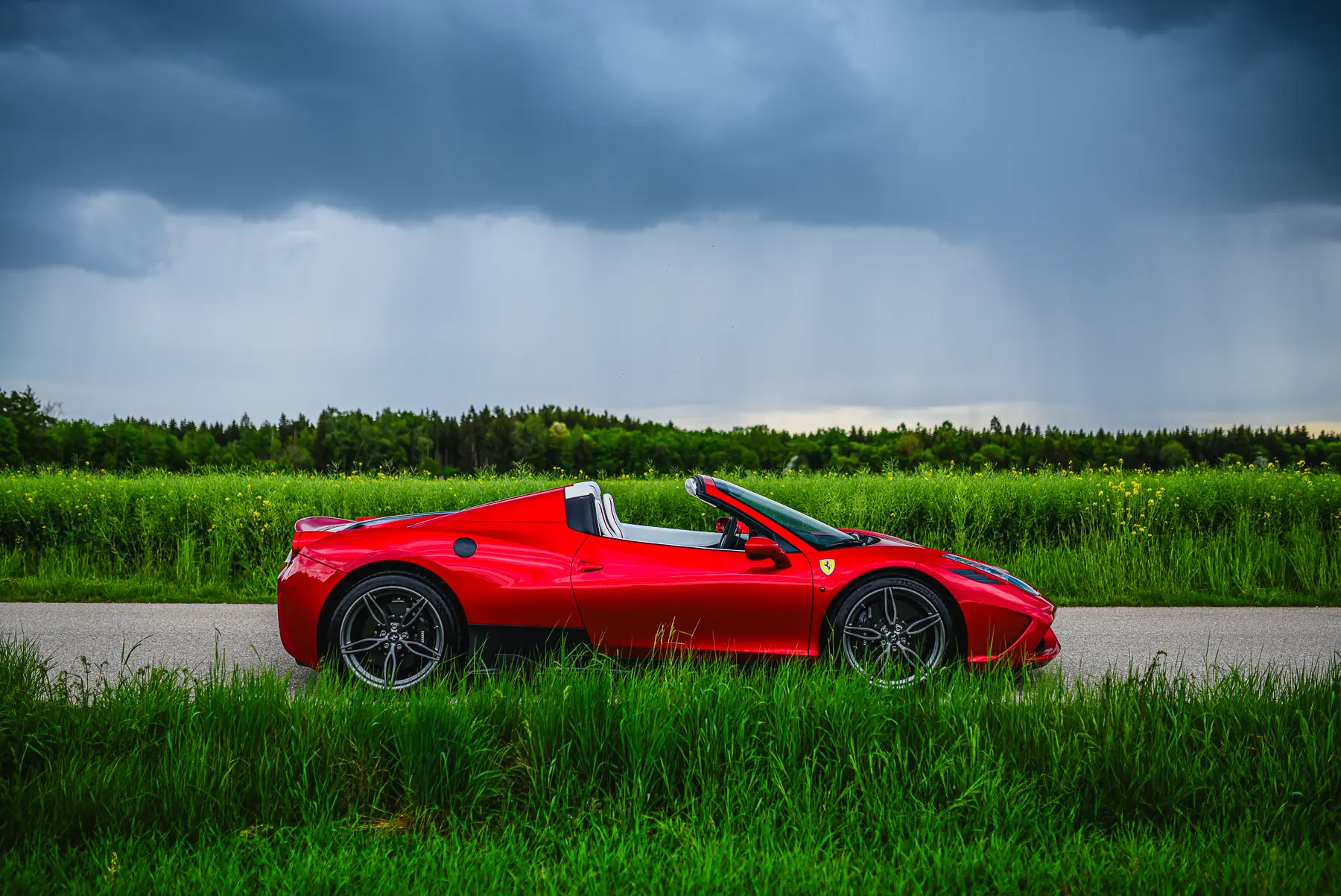 Ferrari-458SpecialeAperta-2015-rossofuoco-side