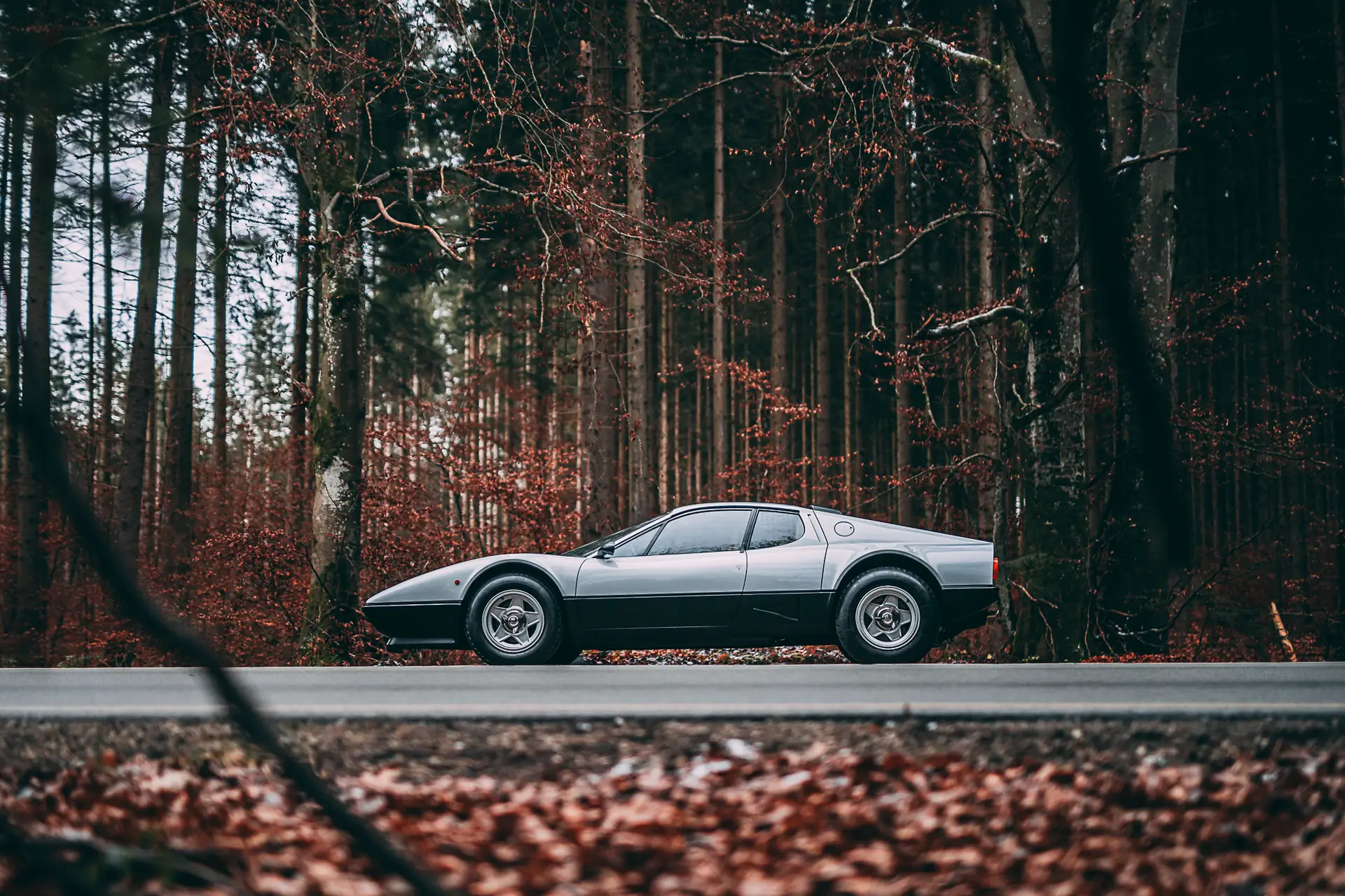 Ferrari-512BB-1980-biancopolo-side