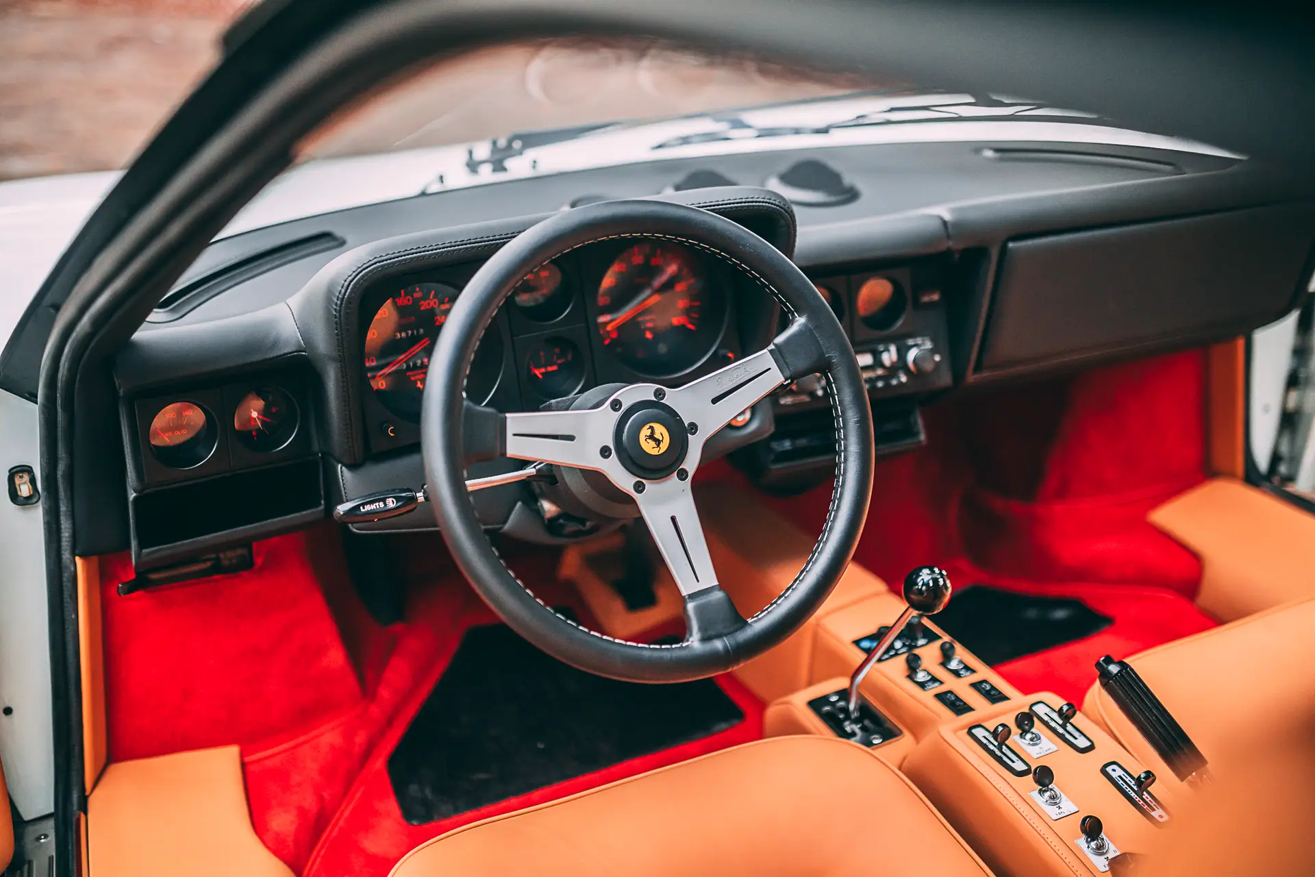 Ferrari-512BB-1980-biancopolo-steering