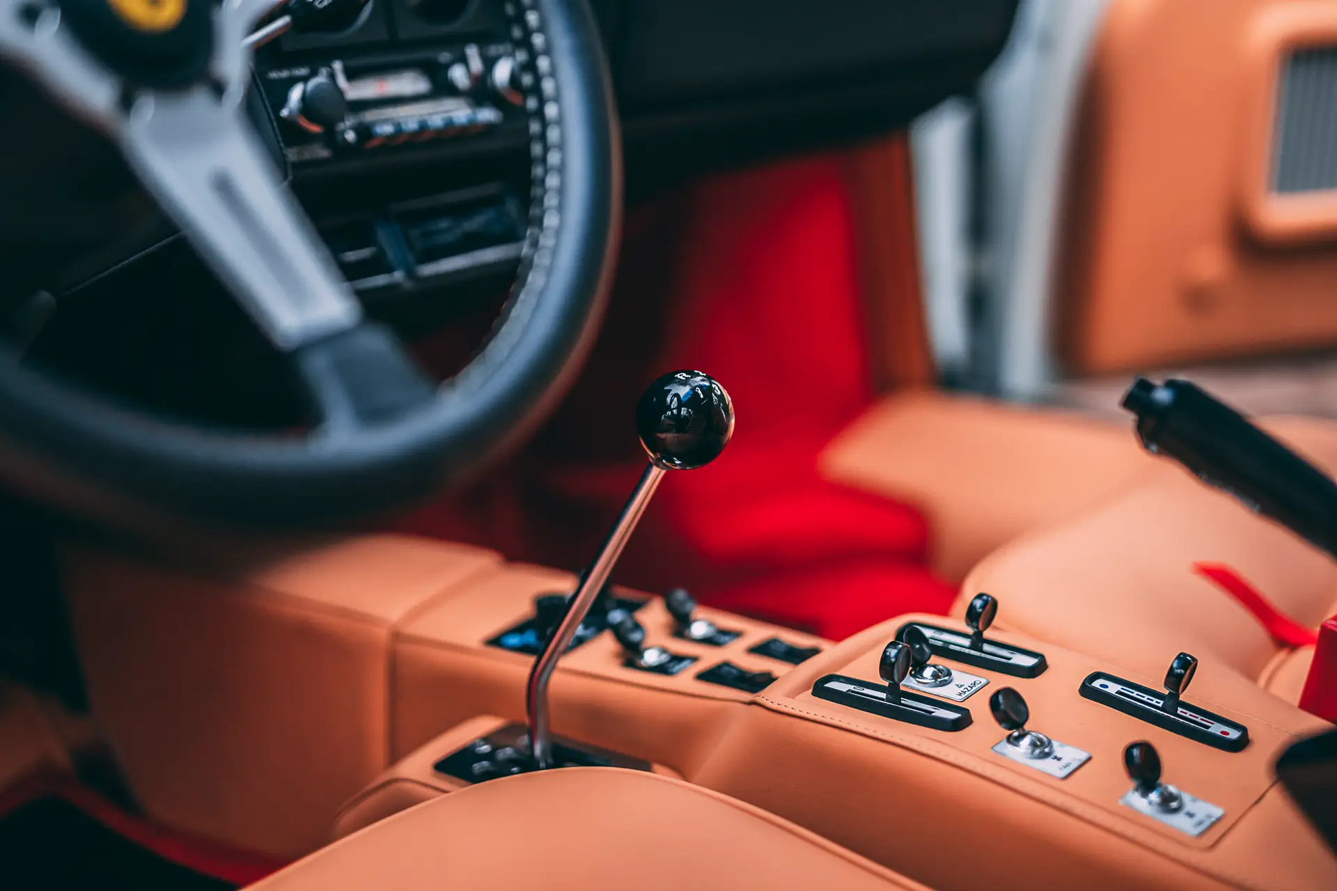 Ferrari-512BB-1980-biancopolo-stick