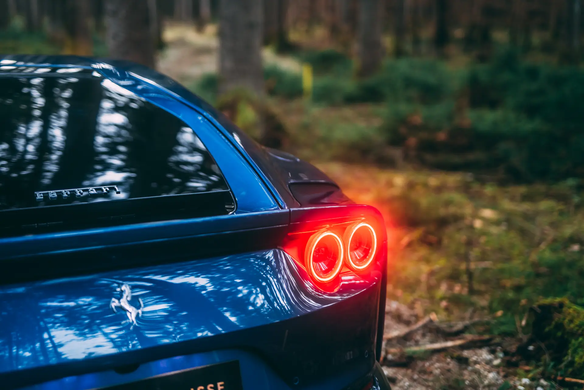 Ferrari-812Superfast-2018-bluenart-rearlight