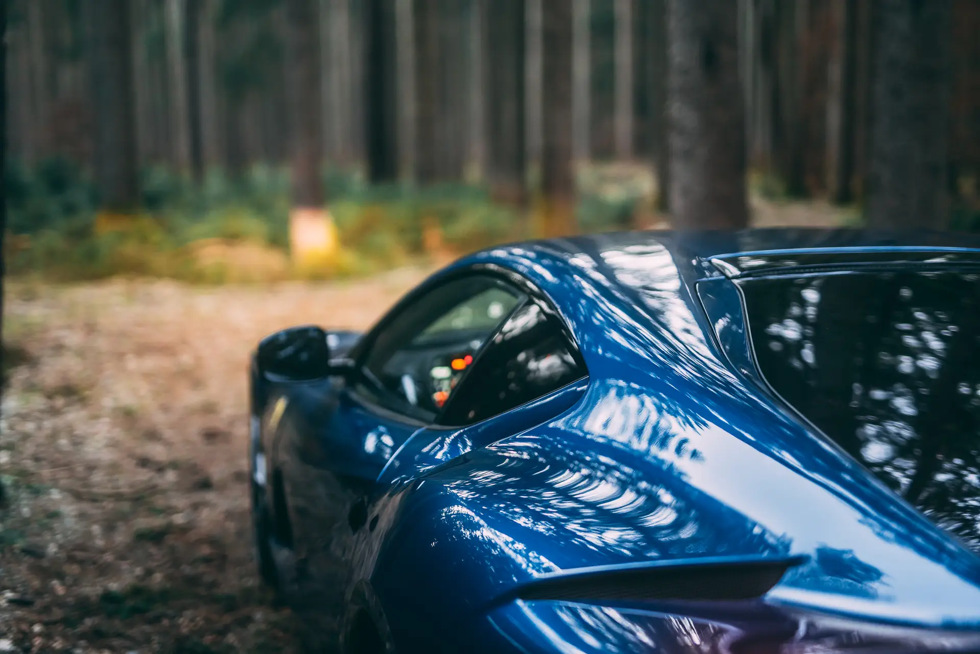 Ferrari-812Superfast-2018-bluenart-sidedetail