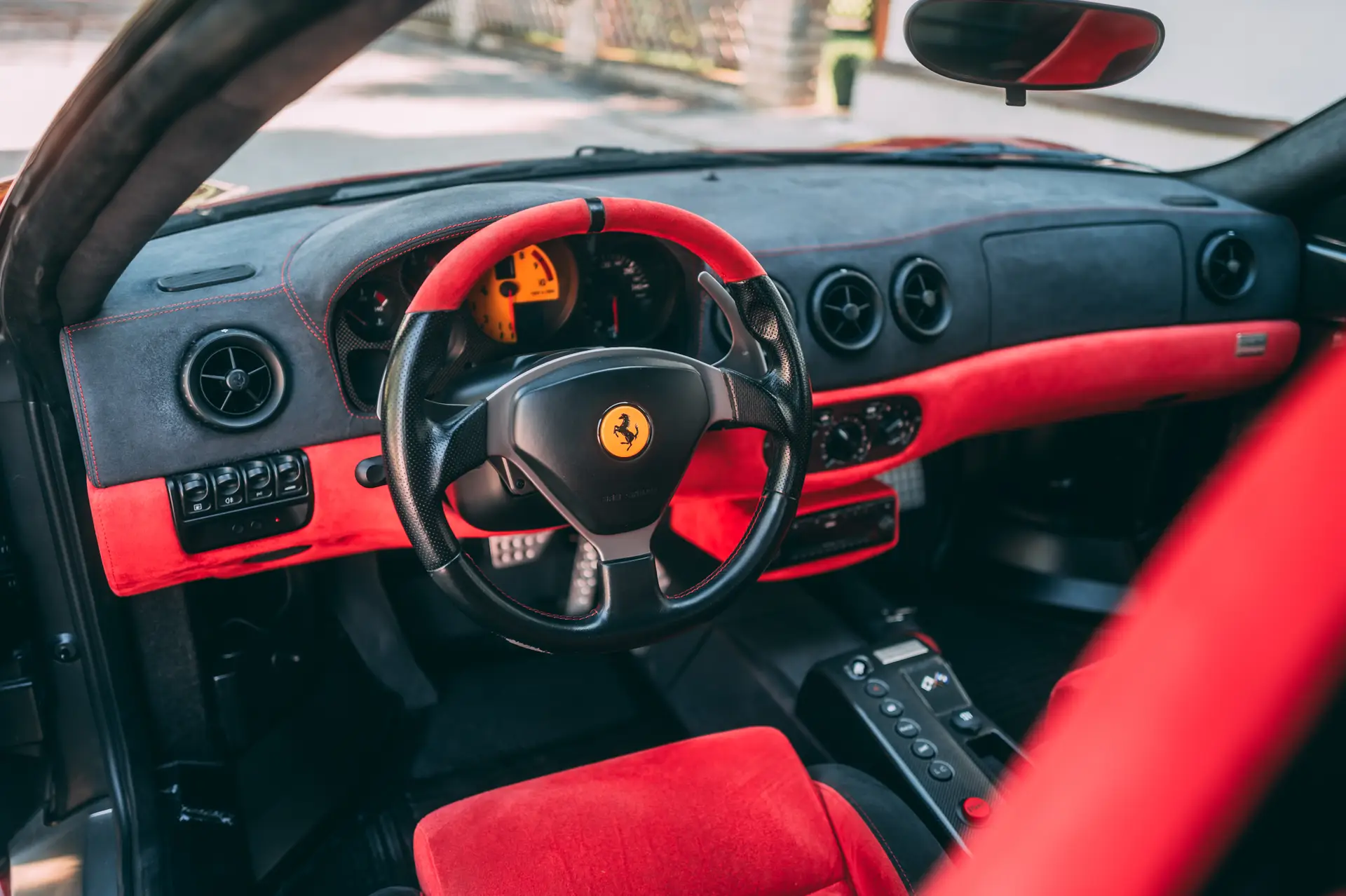 Ferrari-ChallengeStradale-2003-rossofiorano-steering