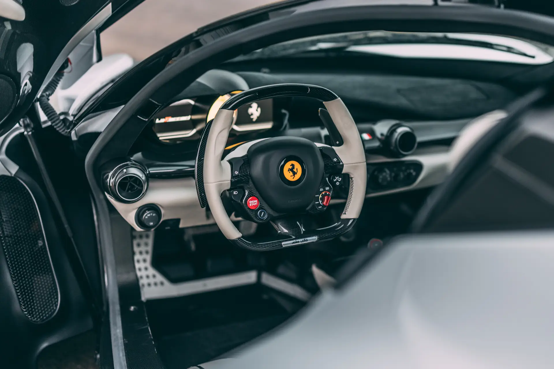 Ferrari-LaFerrari-2014-argentonürburgring-steering