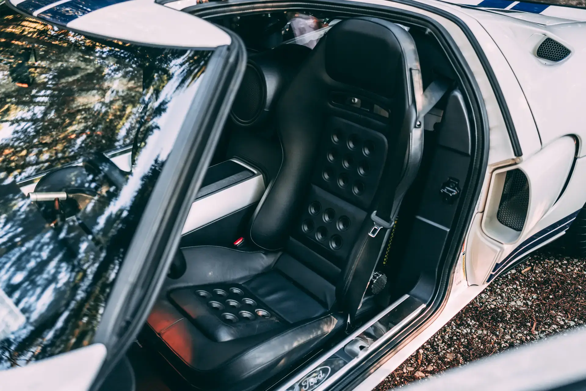 Ford-GT-2018-lightningbluesilverstripes-seat