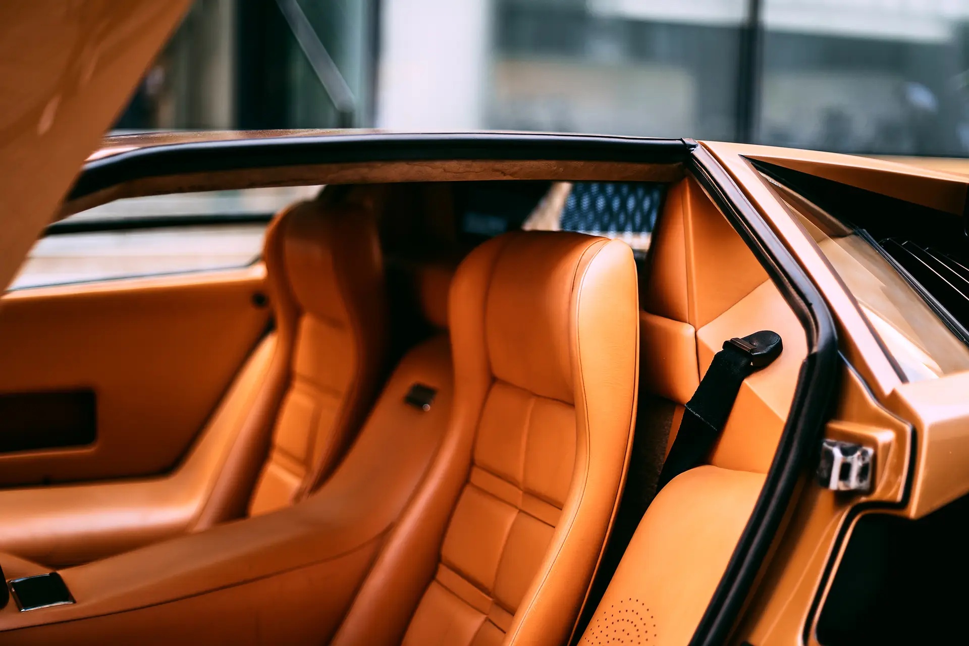 Lamborghini-CountachLP400-1976-orometalizzatto-seats