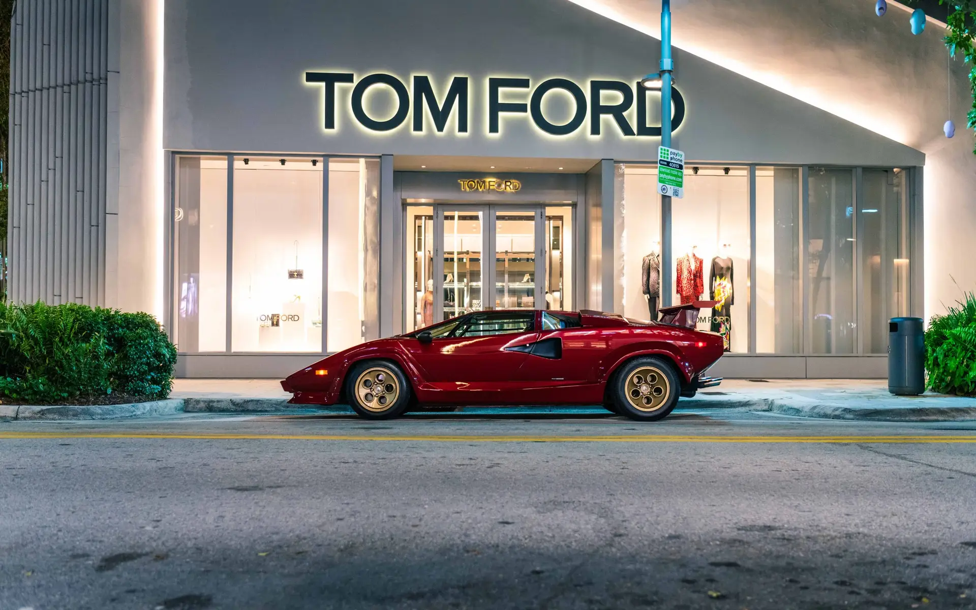 Lamborghini-CountachLP5000QV-1986-rossospeciale-side