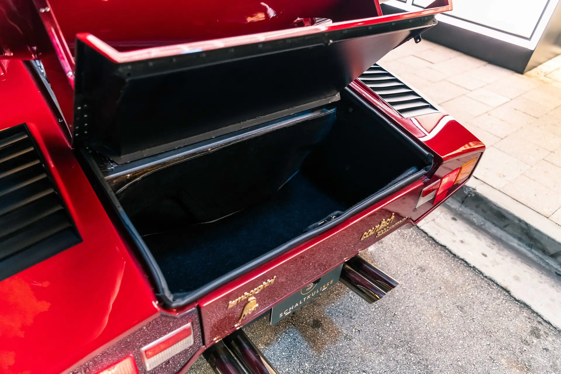 Lamborghini-CountachLP5000QV-1986-rossospeciale-trunk