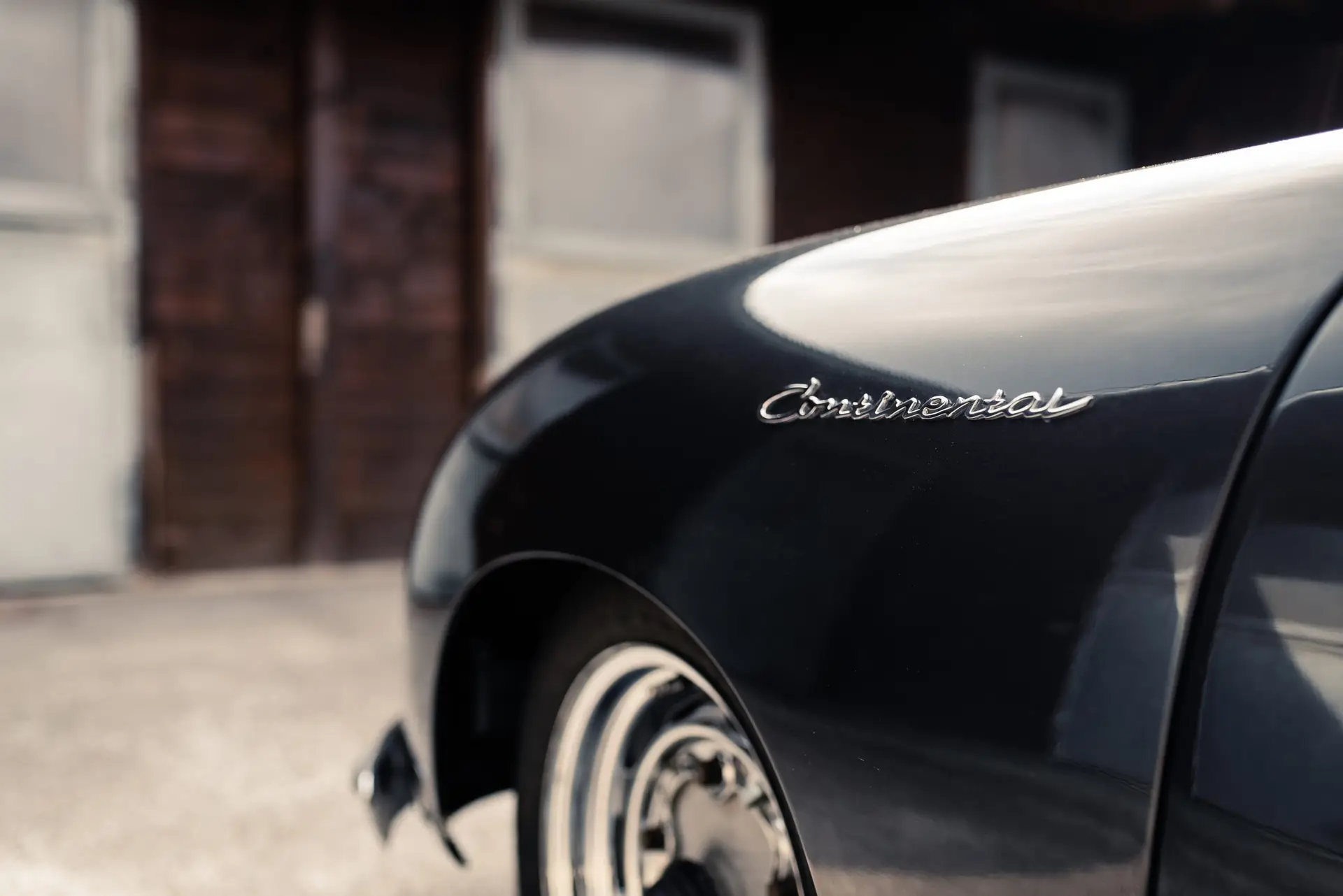 Porsche-356Continental-1955-metallicgraphitegray-sidedetail