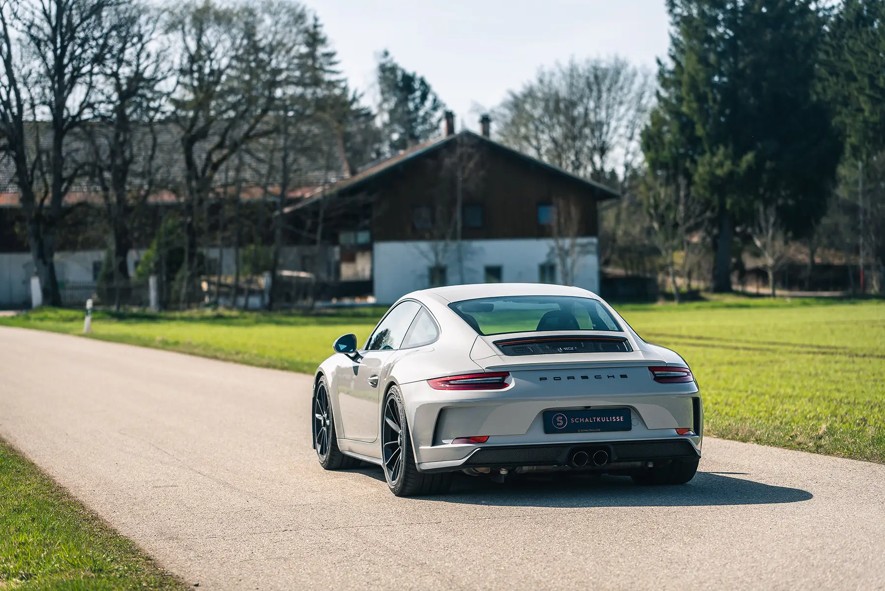 Porsche-991.2GT3Touring-2018-chalk-rearangle