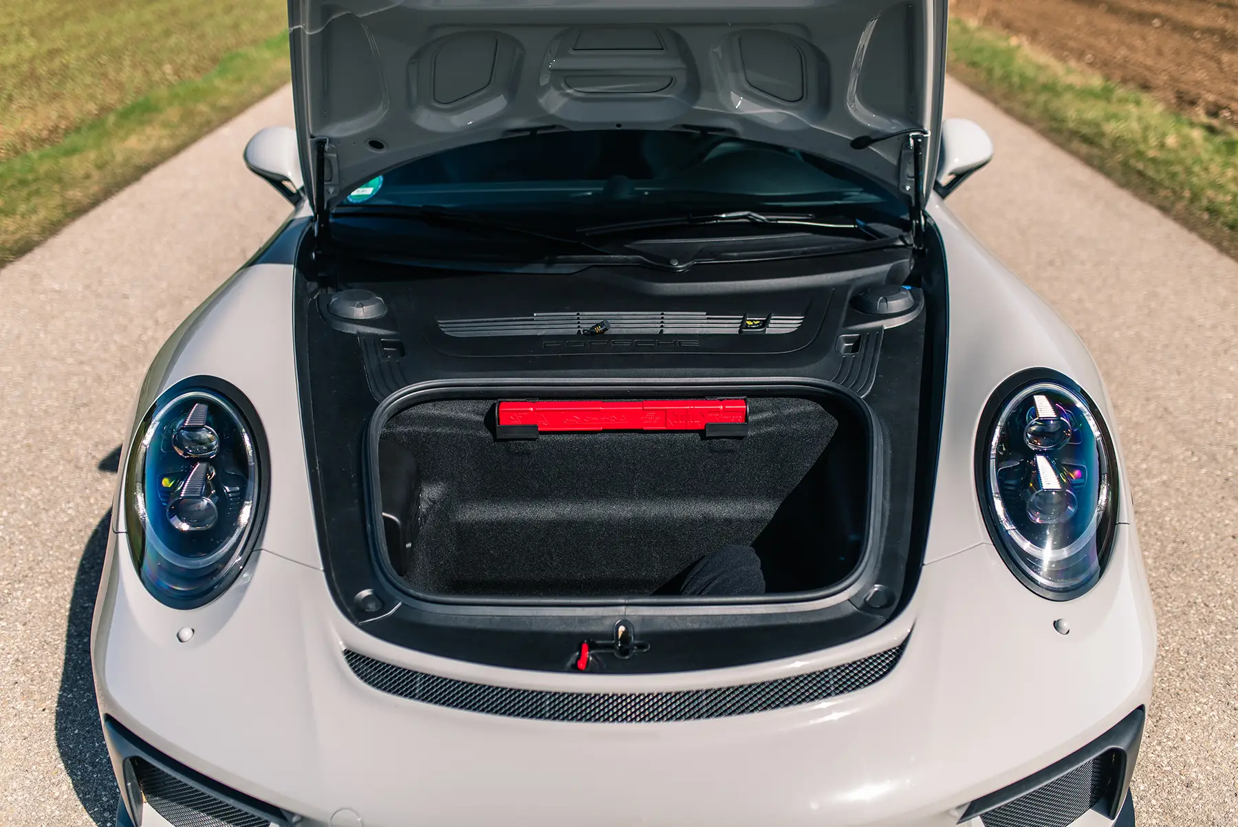 Porsche-991.2GT3Touring-2018-chalk-trunk