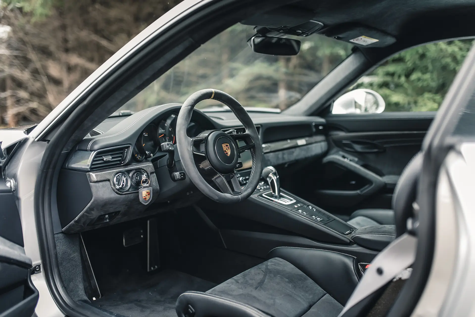 Porsche-991GT2RS-2018-gtsilver-cockpit