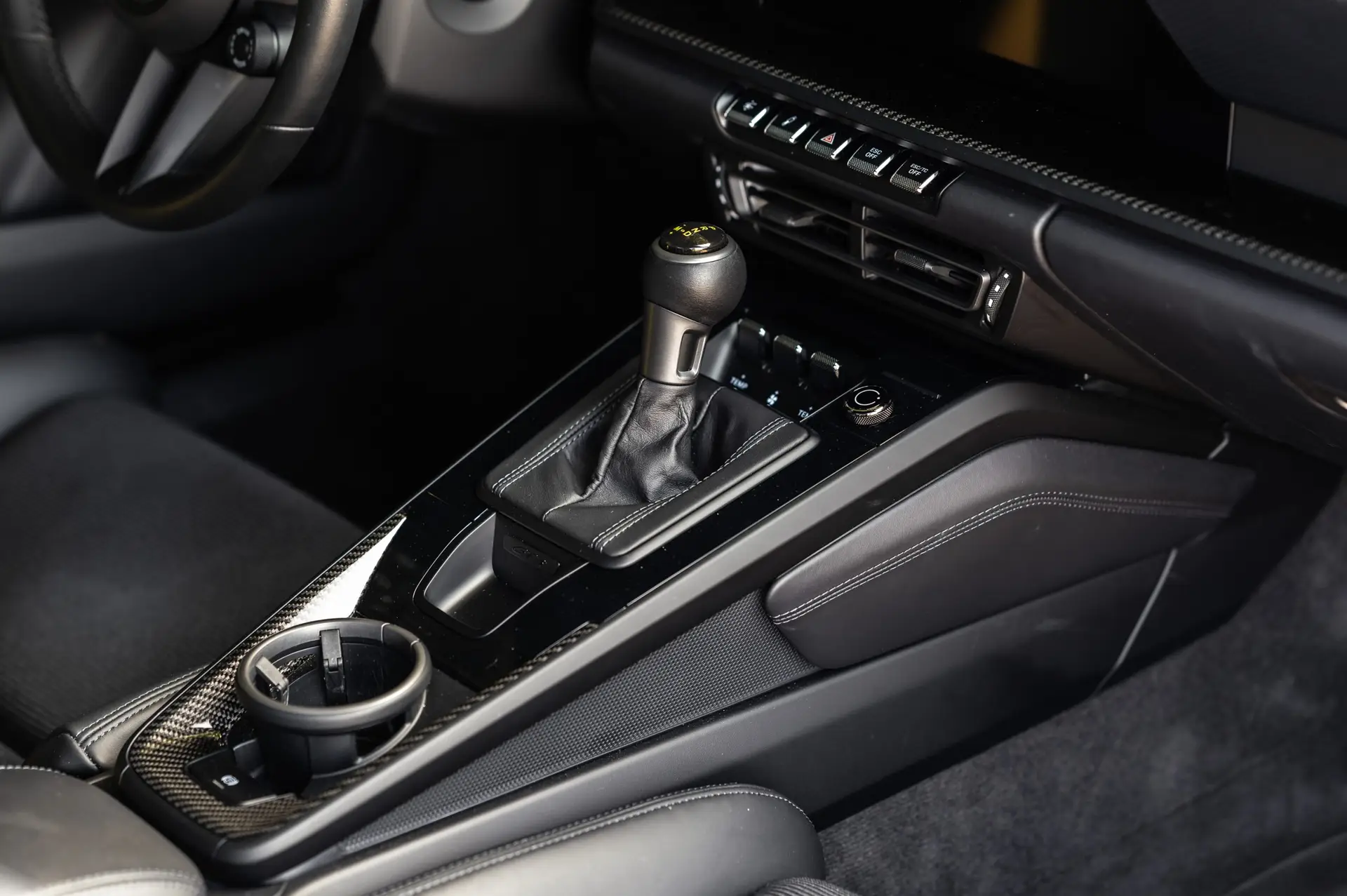 Porsche-992GT3Touring-2021-stick