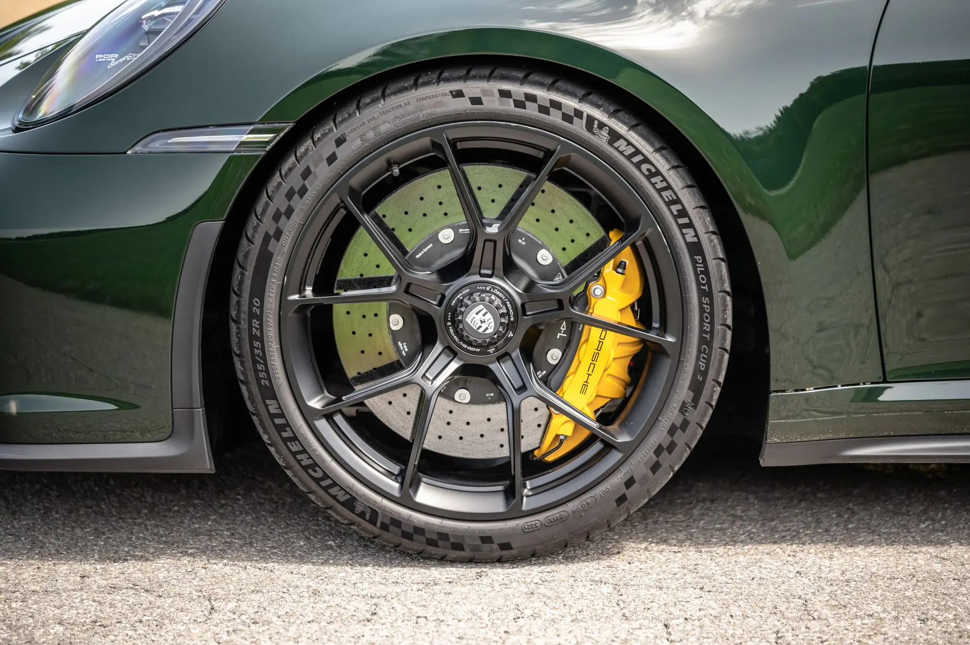 Porsche-992GT3Touring-2021-wheel