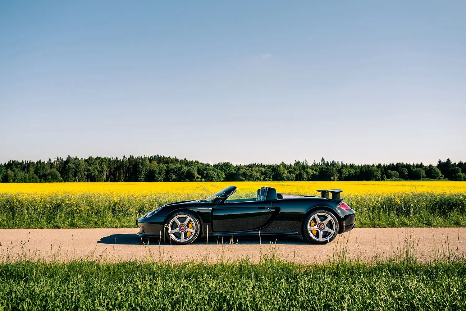 Porsche-CarreraGT-2006-black-side