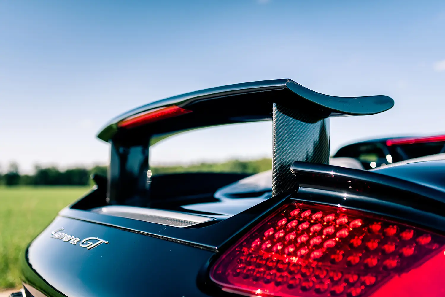 Porsche-CarreraGT-2006-black-spoiler