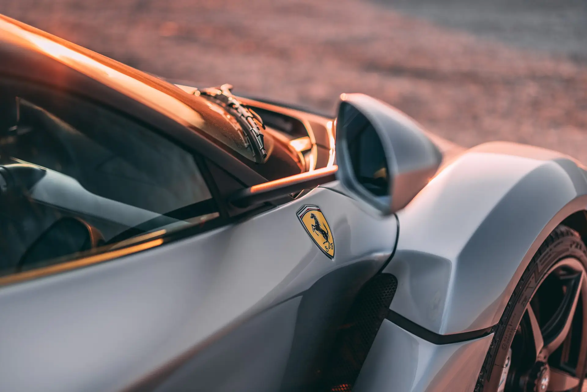 Ferrari-LaFerrari-2015-argento-rightdorrbrand