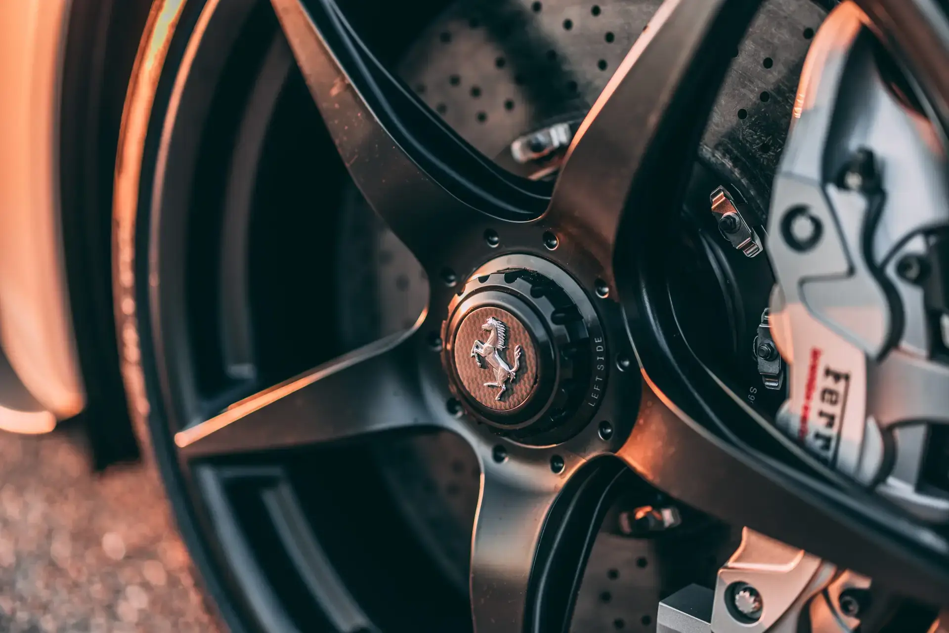 Ferrari-LaFerrari-2015-argento-wheeldetail