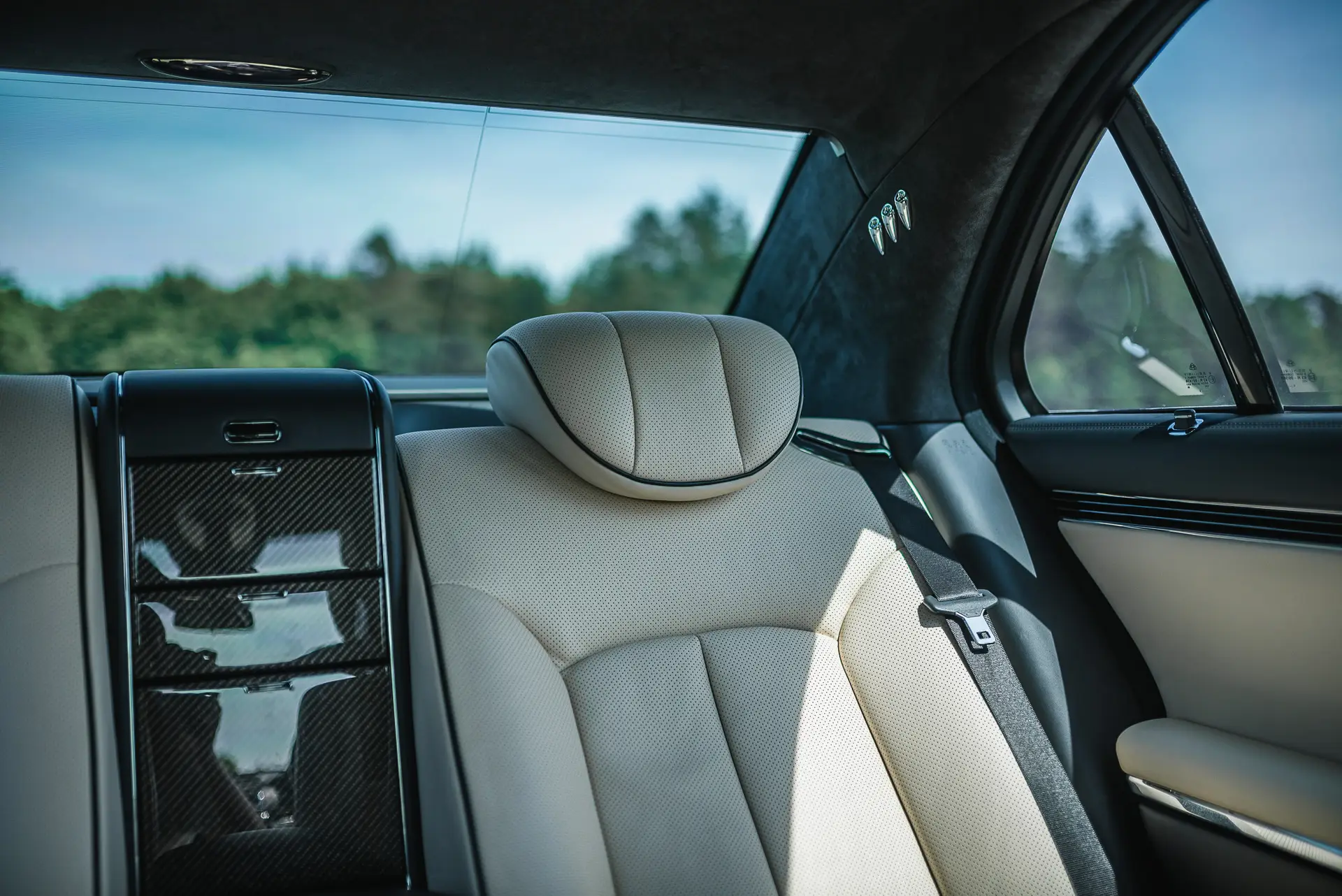 Maybach-57S-2006-balticblack-seathead