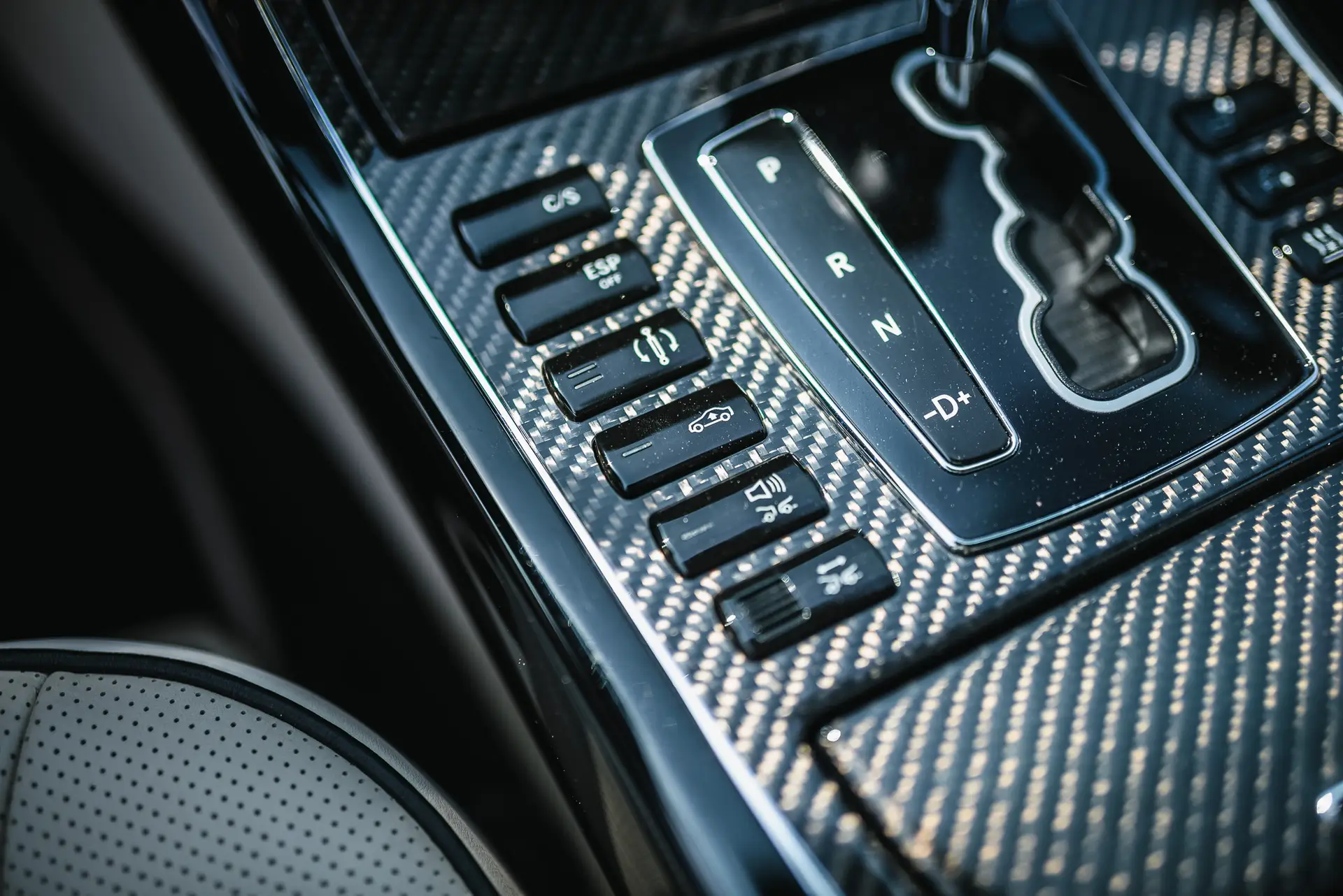 Maybach-57S-2006-balticblack-shiftdetail