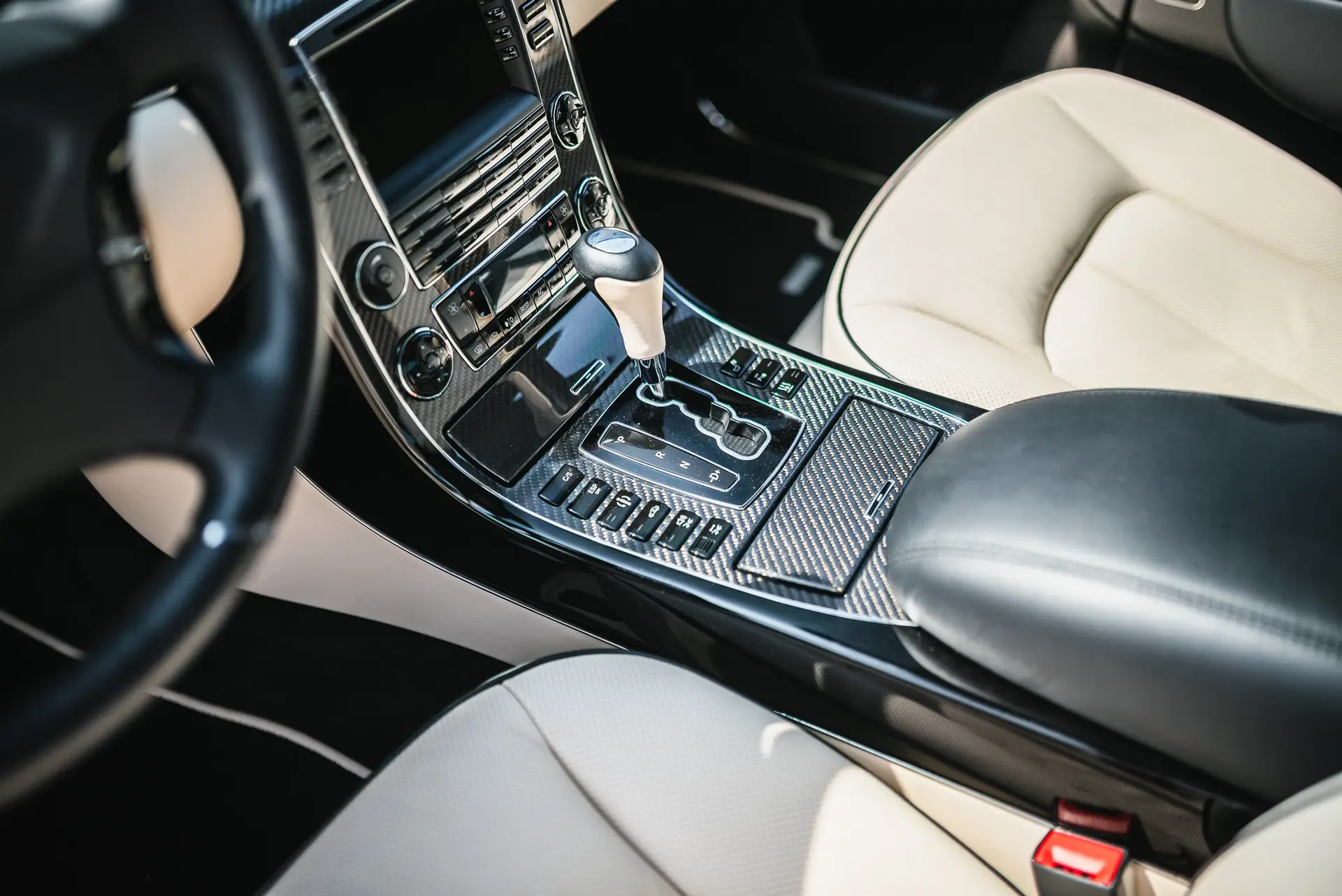 Maybach-57S-2006-balticblack-stickshift