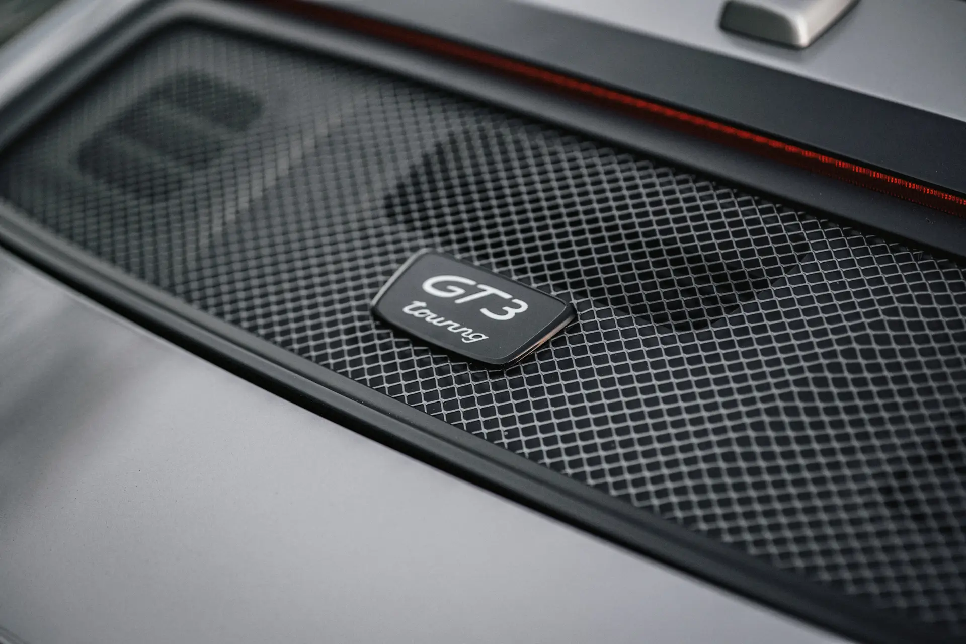 Porsche-991GT3Touring-2019-gtsilver-reardetail