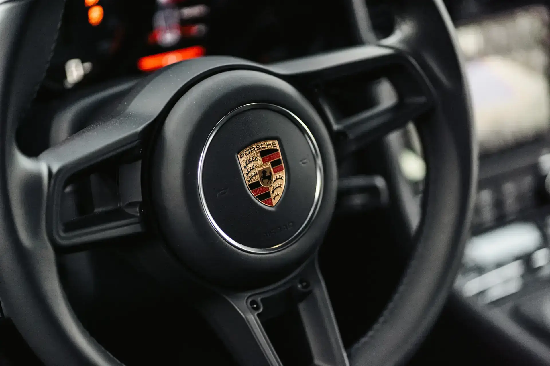 Porsche-991GT3Touring-2019-gtsilver-steeringbrand