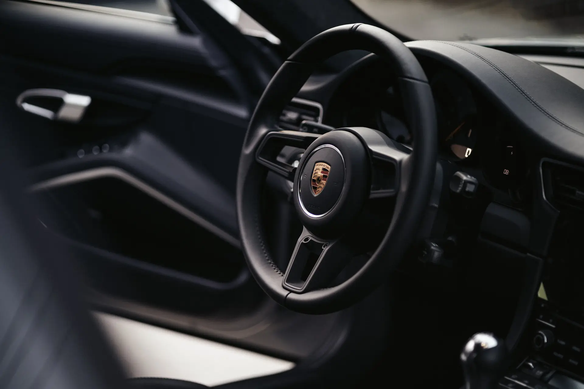 Porsche-991GT3Touring-2019-gtsilver-steeringright